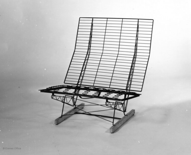 1951 WIRE SOFA