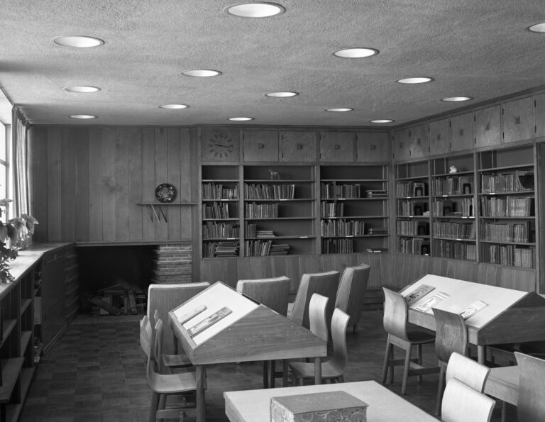 CROW ISLAND SCHOOL FURNITURE