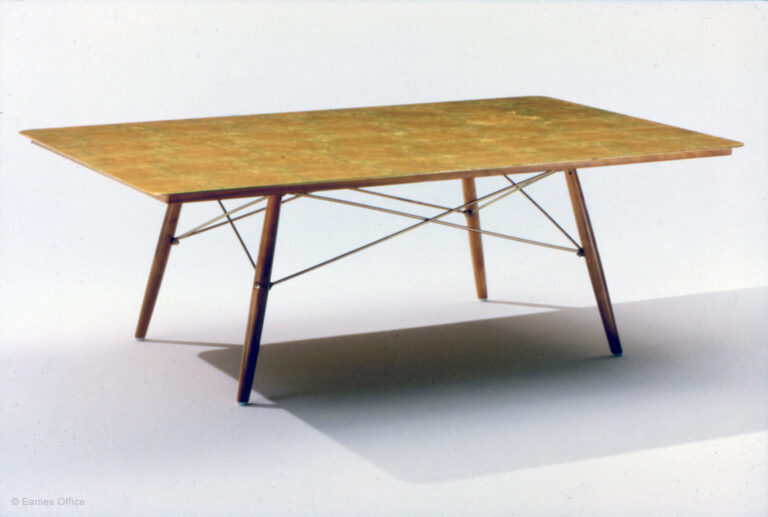 THE ALCOVE TABLE